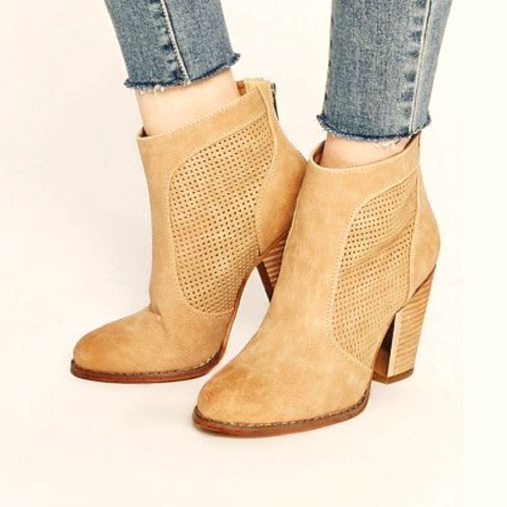 FOREVER BACK ZIPPER CLOSURE IN BOOTIES